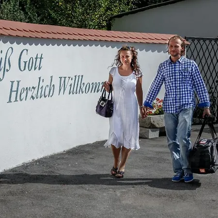 Отель Gut Schmelmerhof Санкт-Энгльмар